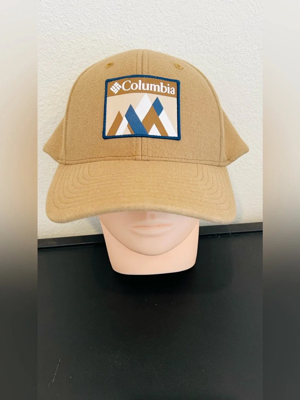 Columbia Tan Outdoor Patch Baseball Cap size L/XL